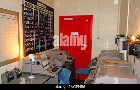 Schichtzuweisung Rota Board, Teleprinter, Kommunikationsraum, Hack Green, ehemalige Regierung im Besitz Atombunker, Nantwich, Cheshire, England, Großbritannien