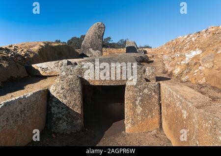 Dolmen von Lacara (zwischen 3000 und 4000 v. Chr.), Merida, Badajoz, Extremadura, Spanien, Europa. Stockfoto