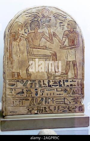 Grabkunst Stele auf Kalkstein, Edfu, Reich der Mitte, Museum, Fayum, Ägypten, Afrika. Stockfoto