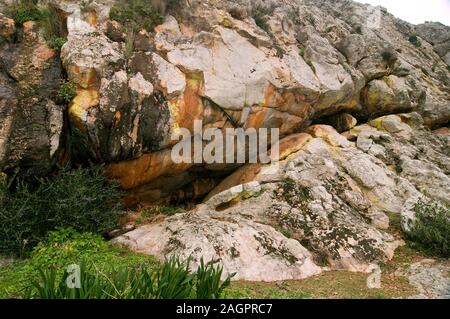 Felsformationen, metamorphe Quarzite, Paläozoikum, ordovizium Zeitraum, Arroyo de San Servan, Badajoz, Extremadura, Spanien, Europa. Stockfoto