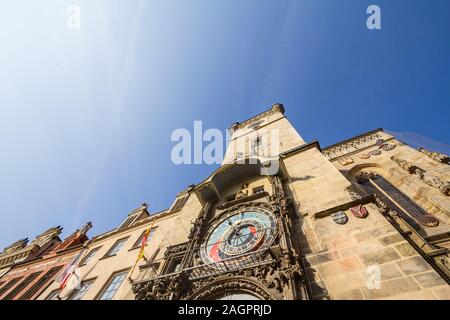 Prag astronomische Uhr (Orloj) Prazsky auf Anzeige auf dem Alten Rathaus (Staromestska Radnice) von Prag, tschechische Republik. Es ist eine Ikone touristischen Stockfoto