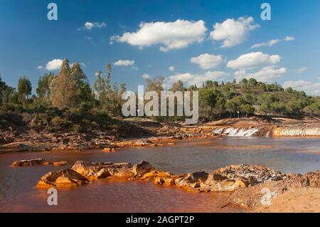 Rio Tinto Umweltverschmutzung, Villarrasa, Provinz Huelva, Andalusien, Spanien, Europa. Stockfoto