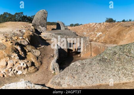 Dolmen von Lacara (zwischen 3000 und 4000 v. Chr.), Merida, Badajoz, Extremadura, Spanien, Europa. Stockfoto