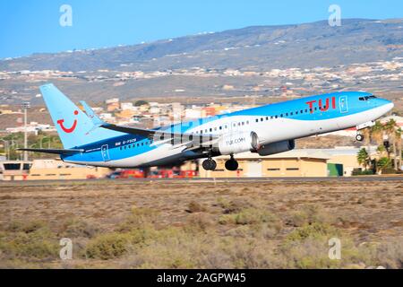 Teneriffa, Spanien - 23. November 2019: Tuifly Boeing 737-800 am Flughafen Teneriffa Süd. Stockfoto