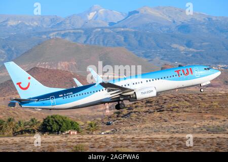 Teneriffa, Spanien - 23. November 2019: Tuifly Boeing 737-800 am Flughafen Teneriffa Süd. Stockfoto