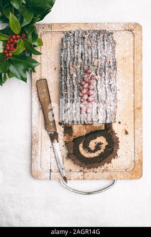 Hausgemachte Weihnachten Schokolade yule Log Stockfoto