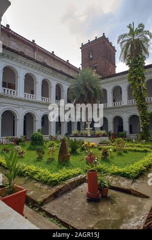 09 Jun 2009 Basilika Bom Jesus Kreuzgang Old Goa oder Velha Goa Indien Stockfoto