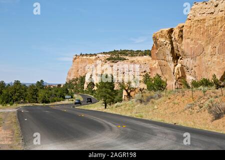 NM 00215-00 ... NEW MEXICO - Die roten Felsen am Rande der State Route 117 in El Malpais National Monument südlich von Zuschüssen. Stockfoto