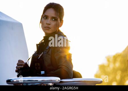 ADRIA ARJONA in 6 U-Bahn (2019), von Michael Bay. Credit: BAY FILMS/SKYDANCE MEDIA/Album Stockfoto