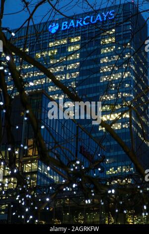 Barclays Bank Hauptsitz an Weihnachten am Canary Wharf in den Docklands Stockfoto