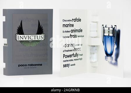 Kleine verschenken Stichprobe von Paco Rabanne Invictus Natural Eau de Toilette. Stockfoto