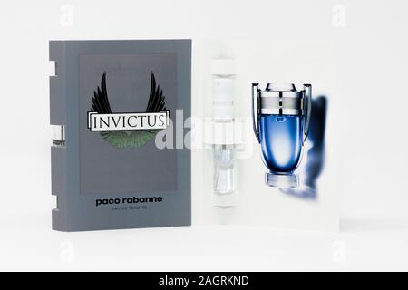 Kleine verschenken Stichprobe von Paco Rabanne Invictus Natural Eau de Toilette. Stockfoto