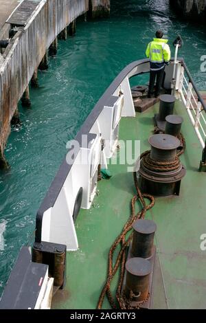 Die Interislander Fähre zwischen Nord und Süd der neuseeländischen Inseln, Docking in Picton. Stockfoto