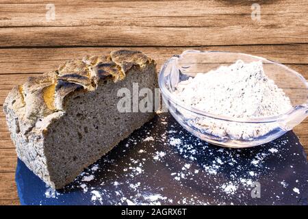 Von Glutenfreies Mehl und Brot, ideal wenn Sie reizdarmsyndrom Stockfoto