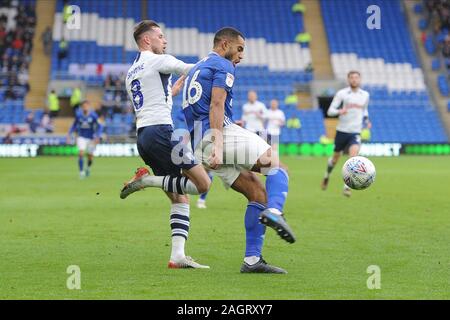 CARDIFF, WALES - Dezember 21 ST Alan Browne von Preston North End und Curtis Nelson von Cardiff City während der Sky Bet Championship Match zwischen Cardiff City und Preston North End an der Cardiff City Stadium, Cardiff am Samstag, den 21. Dezember 2019. (Credit: Jeff Thomas | MI Nachrichten) das Fotografieren dürfen nur für Zeitung und/oder Zeitschrift redaktionelle Zwecke verwendet werden, eine Lizenz für die gewerbliche Nutzung Kreditkarte erforderlich: MI Nachrichten & Sport/Alamy leben Nachrichten Stockfoto