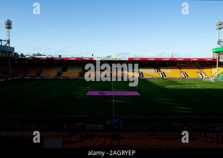 Norwich, UK. 21 Dez, 2019. Fußball der englischen Premier League, Norwich versus Wolverhampton Wanderers; Allgemeine Ansicht von Carrow Road - Streng redaktionelle Verwendung. Keine Verwendung mit nicht autorisierten Audio-, Video-, Daten-, Spielpläne, Verein/liga Logos oder "live" Dienstleistungen. On-line-in-Match mit 120 Bildern beschränkt, kein Video-Emulation. Keine Verwendung in Wetten, Spiele oder einzelne Verein/Liga/player Publikationen Quelle: Aktion Plus Sport Bilder/Alamy leben Nachrichten Stockfoto