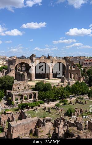 Rom. Italien. Forum Romanum (Forum Romanum/Foro Romano), bleibt der Basilika von Maxentius und Konstantin (Basilika von massenzio), 312 AD. Stockfoto