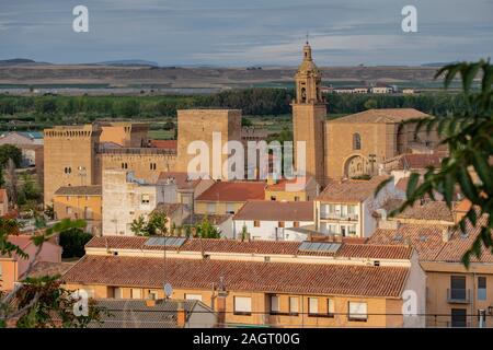 Castillo de Aguas Mansas, construido Durante los siglos XIII y XIV, Agoncillo, La Rioja, Spanien, Europa. Stockfoto