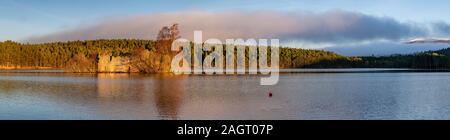 Castillo del siglo XIII, Loch ein Eilein, Parque Nacional de Cairngorms, Highlands, Escocia, Reino Unido. Stockfoto