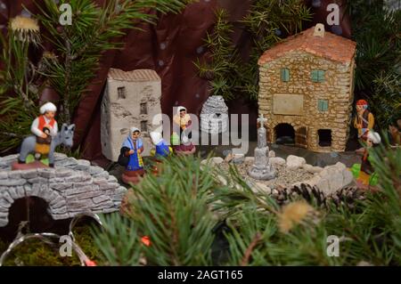 Zoom auf Weihnachten Weihnachten Figuren und Ornamente Stockfoto