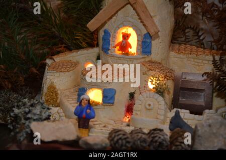 Zoom auf Weihnachten Weihnachten Figuren und Ornamente Stockfoto