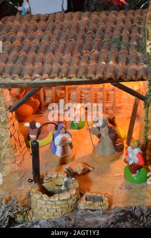 Zoom auf Weihnachten Weihnachten Figuren und Ornamente Stockfoto