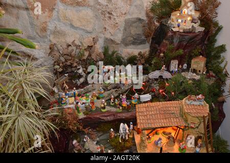 Zoom auf Weihnachten Weihnachten Figuren und Ornamente Stockfoto