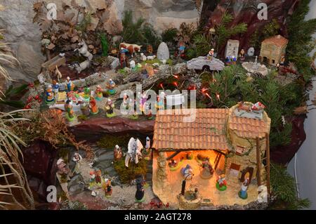 Zoom auf Weihnachten Weihnachten Figuren und Ornamente Stockfoto