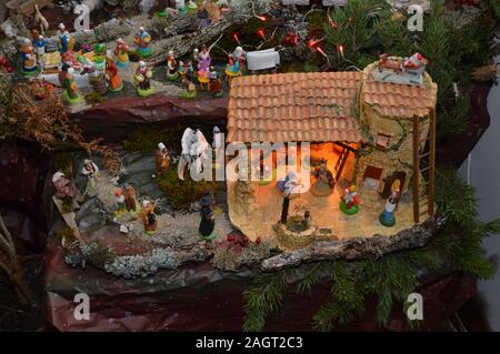 Zoom auf Weihnachten Weihnachten Figuren und Ornamente Stockfoto