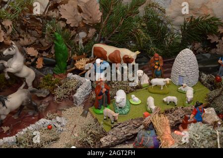 Zoom auf Weihnachten Weihnachten Figuren und Ornamente Stockfoto