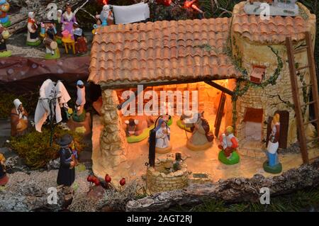 Zoom auf Weihnachten Weihnachten Figuren und Ornamente Stockfoto