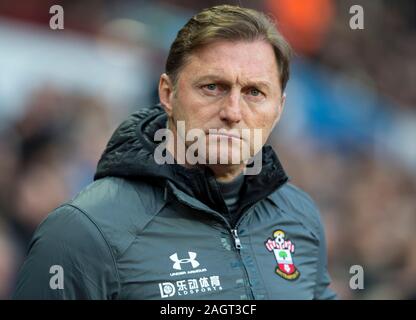 Villa Park, Birmingham, Midlands, UK. 21 Dez, 2019. Fußball der englischen Premier League, Aston Villa gegen Southampton, Southampton Manager Ralph Hasenhuttl in der Mannschaft vor dem Spiel heraus gegraben - Streng redaktionelle Verwendung. Keine Verwendung mit nicht autorisierten Audio-, Video-, Daten-, Spielpläne, Verein/liga Logos oder "live" Dienstleistungen. On-line-in-Match mit 120 Bildern beschränkt, kein Video-Emulation. Keine Verwendung in Wetten, Spiele oder einzelne Verein/Liga/player Publikationen Quelle: Aktion plus Sport/Alamy leben Nachrichten Stockfoto