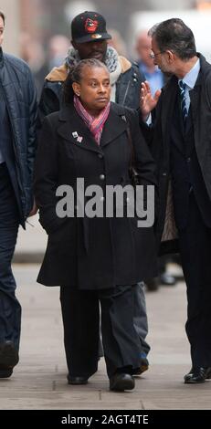 Neville und Doreen Lawrence bei der Ankunft im Old Bailey in 2012 am ersten Tag des Prozesses gegen David Norris und Gary Dobson warf der brutale Mord an ihrem Sohn Stephen Lawrence getötet bei einem rassistisch motivierten Angriff an einer Bushaltestelle in Eltham im April 1993. Stockfoto