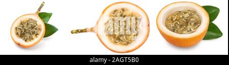 Granadilla oder gelbe Passionsfrucht mit Blatt auf weißem Hintergrund. Eingestellt oder Sammlung. Stockfoto