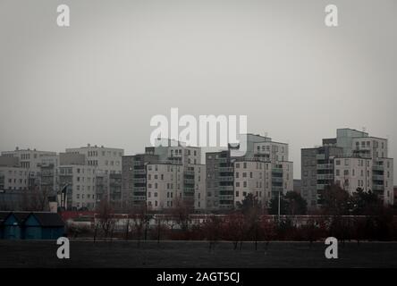 Einige moderne Apartment Gebäude an einem bewölkten Tag im Winter in Malmö, Schweden Stockfoto