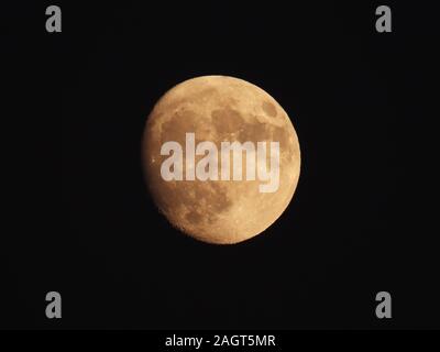 Der Mond, der der Erde am nächsten, voller Abenteuer und Entdeckung. Helle über unseren Himmel auf scharfe, klare Nächte. Stockfoto