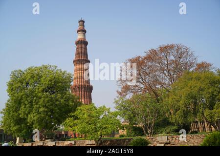 Das Qutb Minar, der auch manchmal in der Schreibweise oder als Qutb Minar Qutb Minar ist ein Minarett, das Bestandteil des Qutb Komplex, Stockfoto