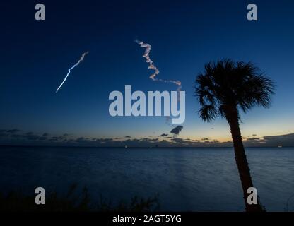 Boeing CST-100 Starliner Raumfahrzeuge, auf einem ULA Atlas-V-Rakete, hebt ab für ein hoher Lebensdauer Orbital Flight Test, Cape Canaveral, Florida Dezember 20, 2019 Stockfoto