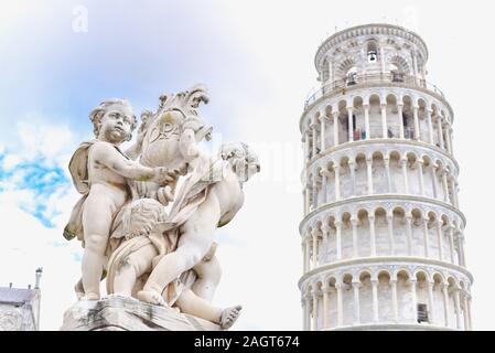 Der gefallene Engel Skulptur auf dem Platz der Wunder in Pisa Stadt Stockfoto