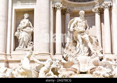 Griechische Meeresgott Oceanus mit Triton und Seepferdchen am Trevi-Brunnen Stockfoto