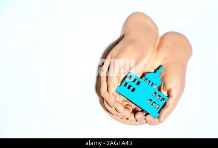 Ein paar hohle Hand halten und pflegen. Stockfoto