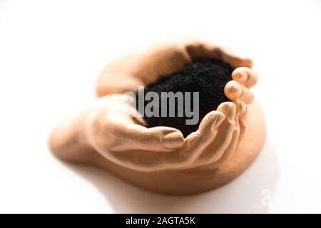 Ein paar hohle Hand halten und Sorge für unseren Planeten. Stockfoto