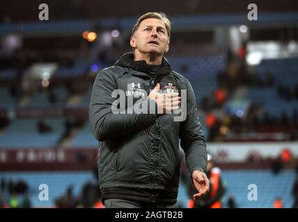 Southampton manager Ralph Hasenhuttl feiert ihren Sieg nach der Premier League Match in der Villa Park, Birmingham. Stockfoto