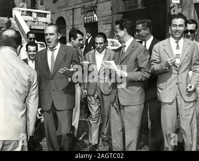 Italienische Politiker Dario Valori und Tullio Vecchietti der PSI-sozialistische Partei mit Kollegen, Rom, Italien 1961 Stockfoto