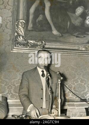 Italienische Politiker Paolo Bonomi auf einer Pressekonferenz nach der nationale Kongreß von Coldiretti, Rom, Italien 1962 Stockfoto