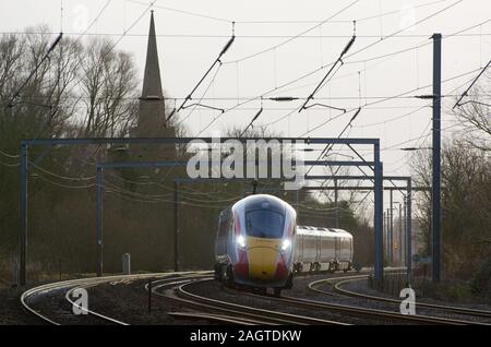 LNER Klasse 800 Azuma Pässe Offord Cluny auf der East Coast Main Line, Cambridgeshire UK Stockfoto