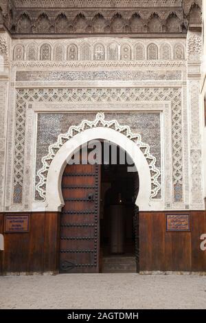 Marokko, Fes, Eintritt in das Nejjarine Museum für Holzhandwerk. Stockfoto