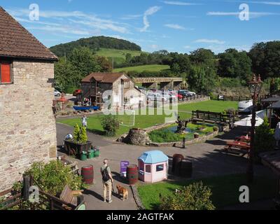 TINTERN, Großbritannien - ca. September 2019: Dorf Tintern in der Nähe von Tintern Abbey (Abaty Tyndyrn in Walisisch) Stockfoto