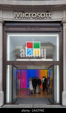 LONDON, GROSSBRITANNIEN - ca. September 2019: Microsoft Storefront Stockfoto