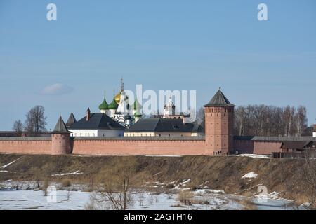 Frühling in Susdal. Susdal ist eine der Städte des Goldenen Ring von Russland. Stockfoto